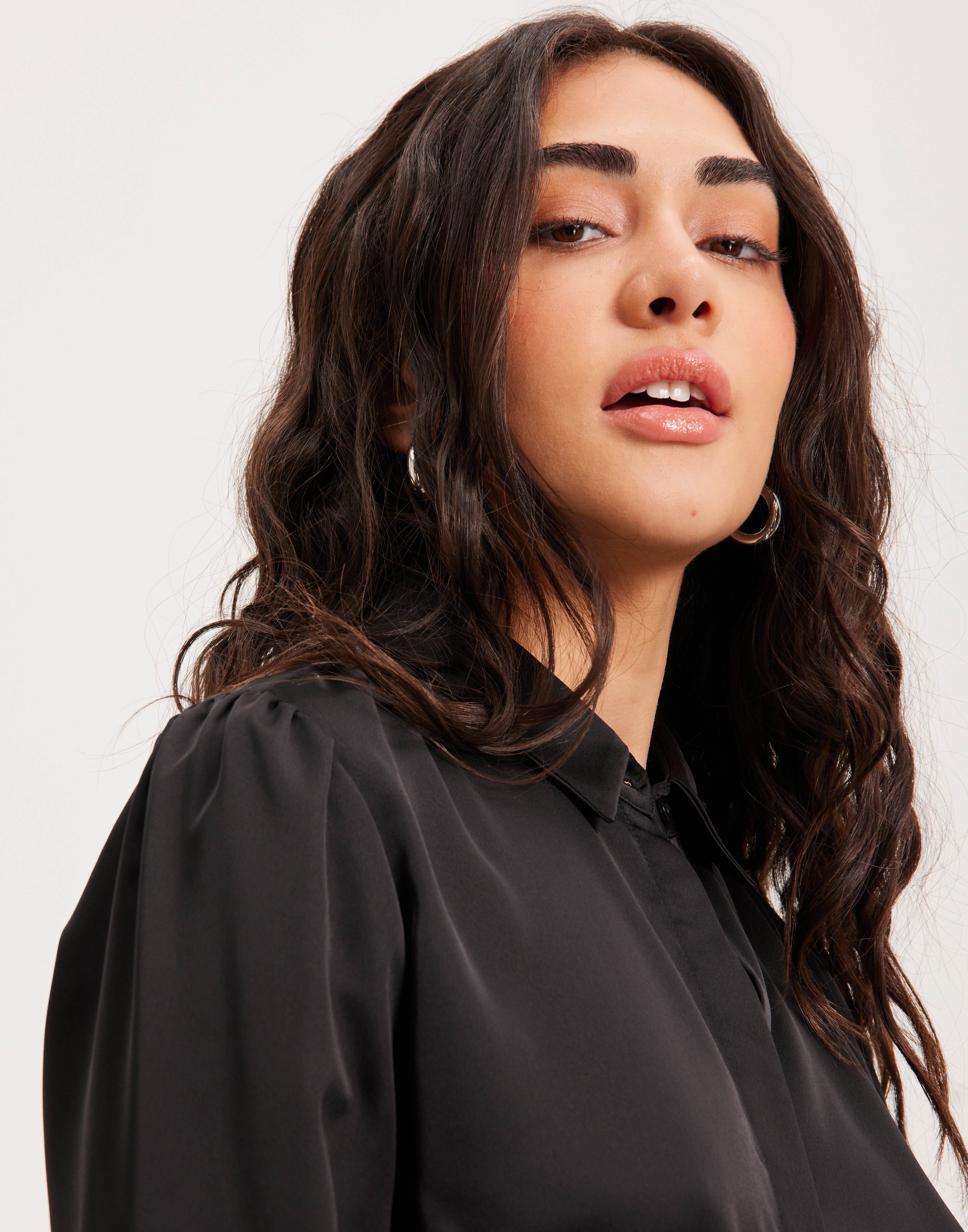 Romantic Slow Fashion Label - Bea Top - Cream Cotton 70s Inspired Peasant Top - Atèlette 32