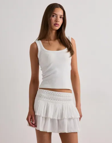 Nelly - Vit - Sweet Detail Skirt