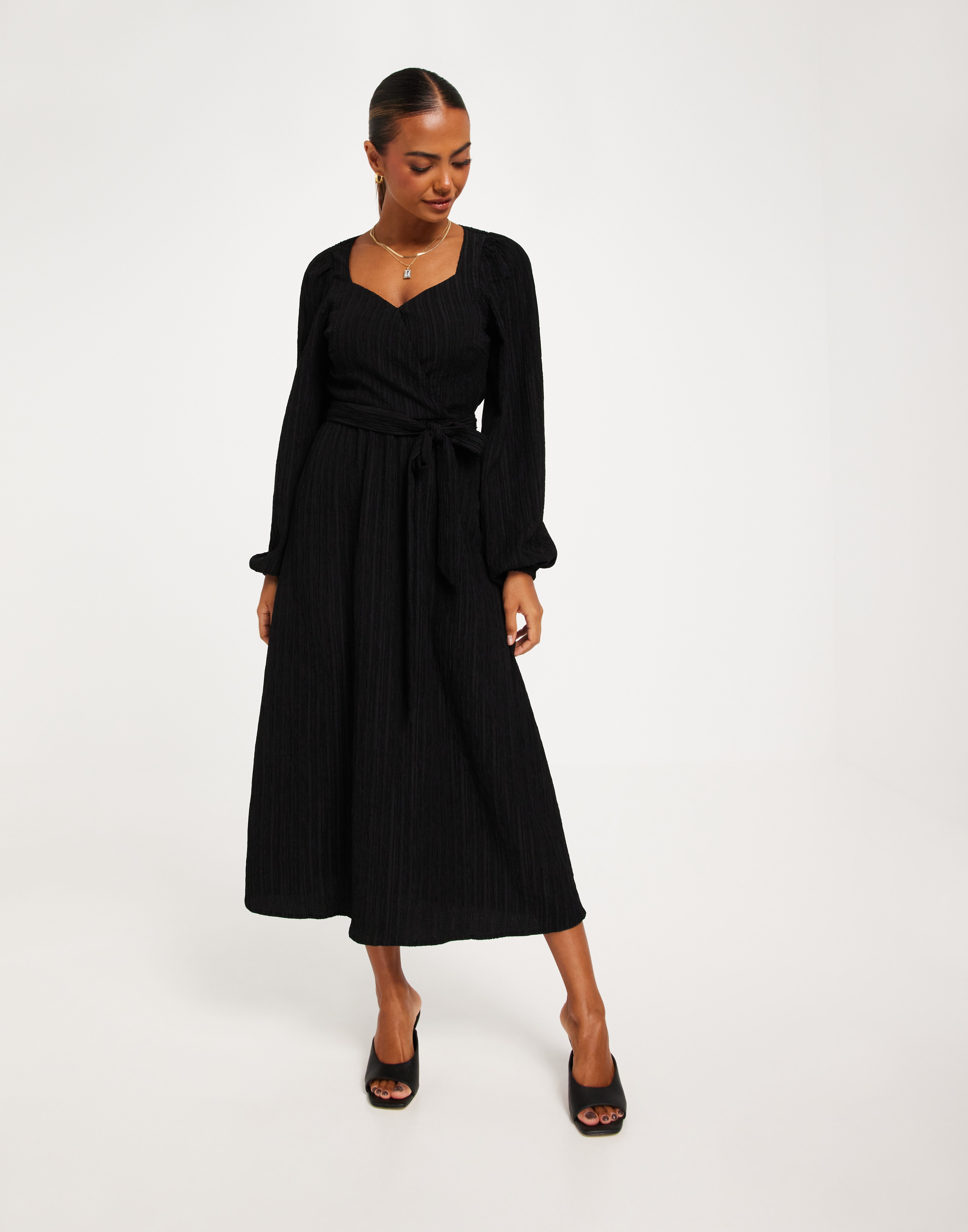 Nelly - Sort - Good Times Wrap Dress