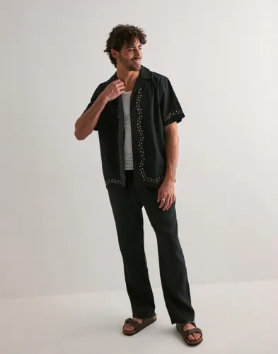 LES DEUX Lesley Embroidery SS Shirt Mönstrade skjortor herr – bild 2