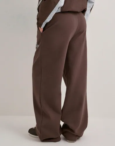 Nike - Brun - W Nk Phnx Flc Hr Pant Wd Gls