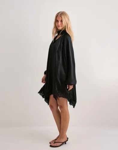 MALINA Norea Lace Hem Satin Mini Dres korta klänningar dam – bild 2
