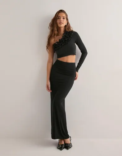 ONLY Onlnulan Life One Shoulder Frill To toppar dam – bild 3
