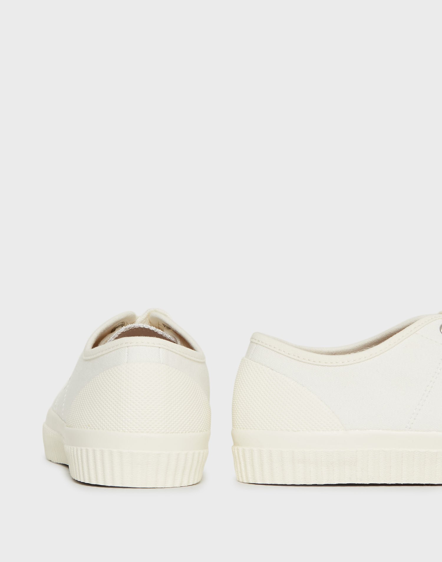 Buy Fred Perry HUGHES LOW CANVAS - Ecru | NLYMAN