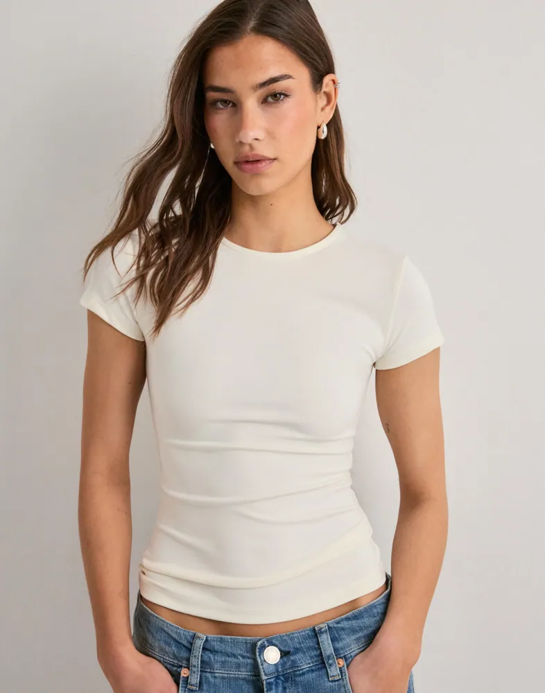 Nelly Sculpting Tee toppar & linnen dam – bild 2