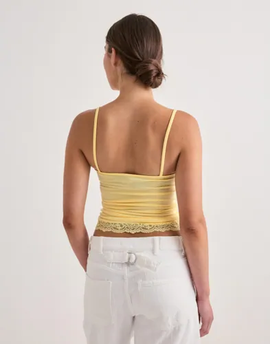 Nelly Soft Lace Detail Singlet linnen dam – bild 2