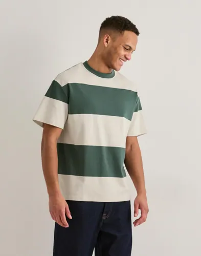 Solid Sdroy grön randig t-shirt med rund hals