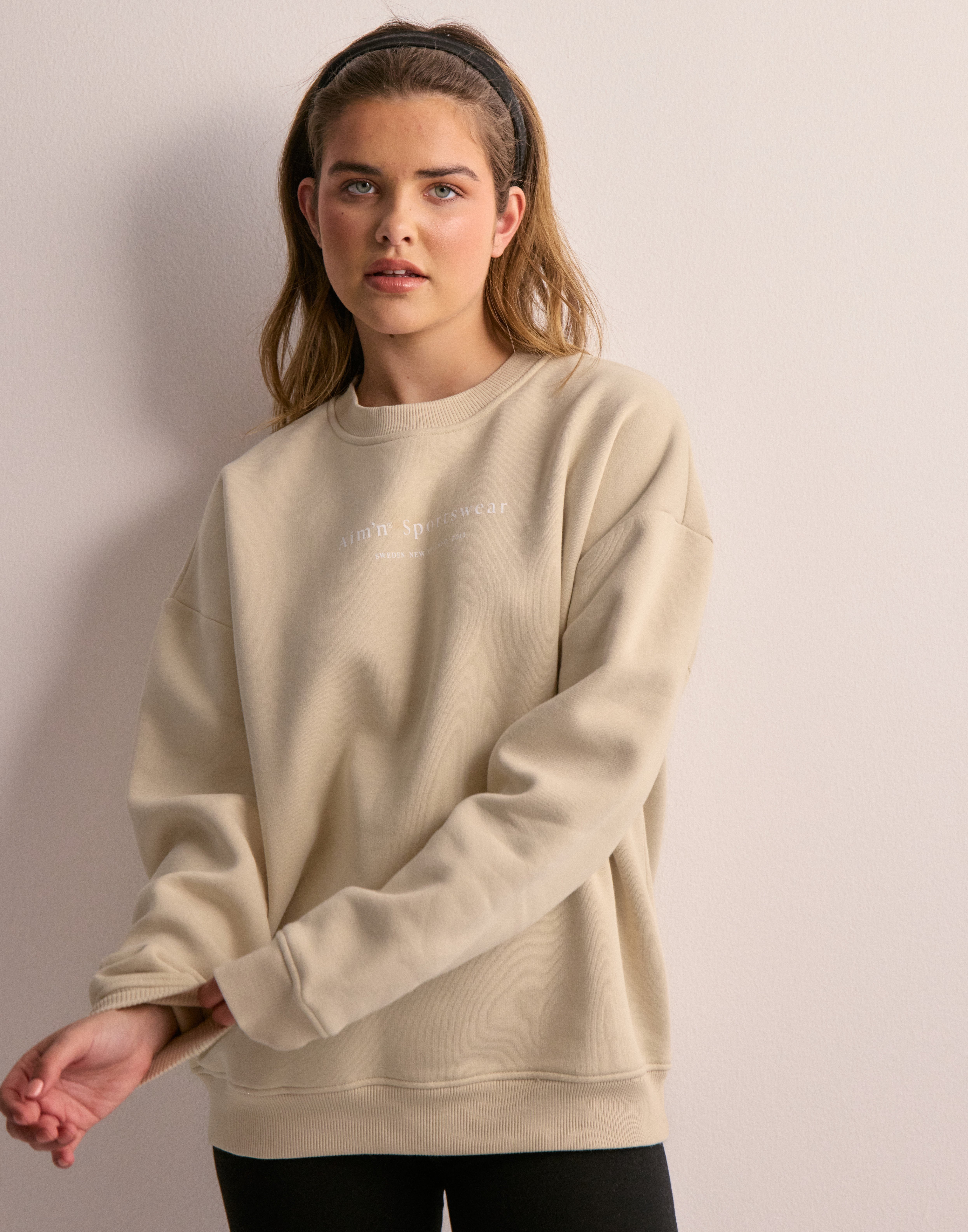 Aim'n - Beige - Serif Sweatshirt