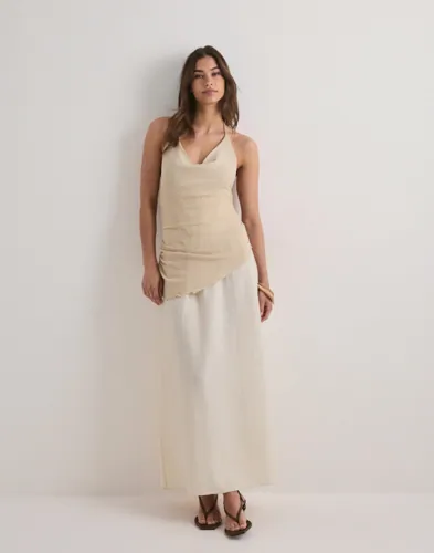 Beige Dresses for Women - Elegant & Timeless | Shop online at Nelly