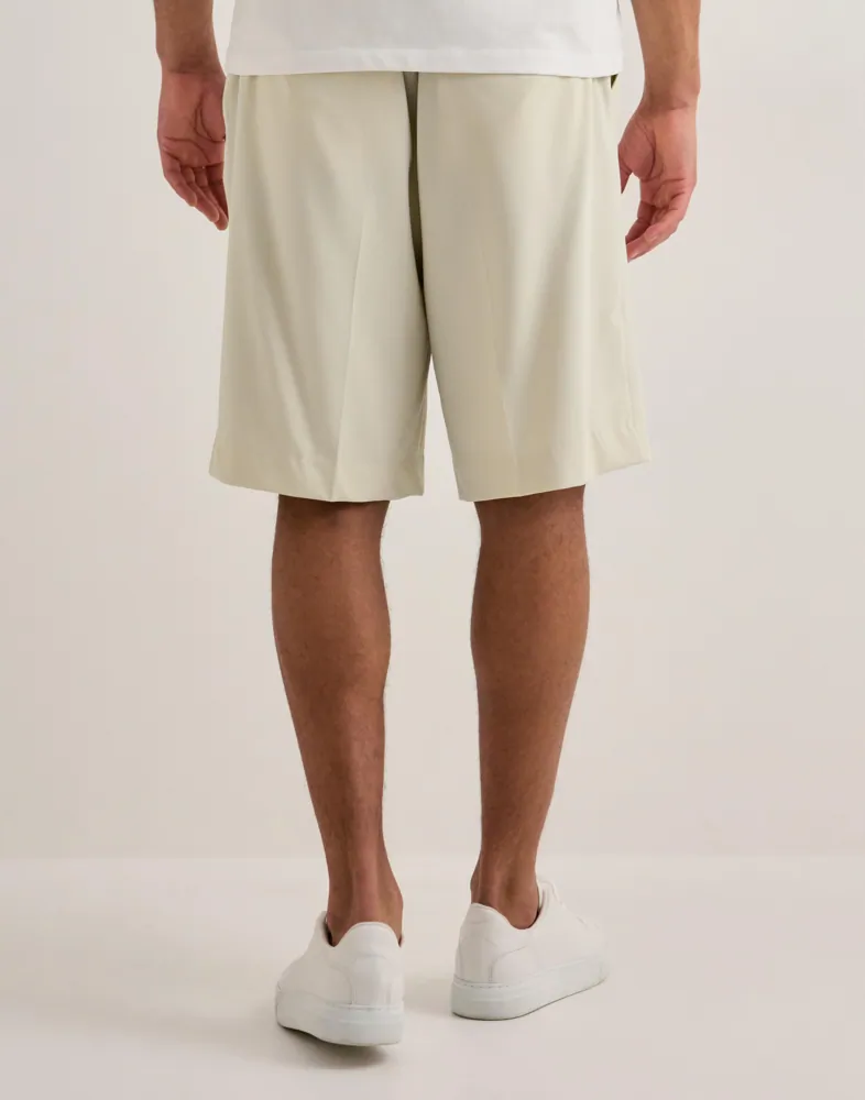 Que Sera Sera Sheldon Suit Shorts Tunna shorts herr – bild 3