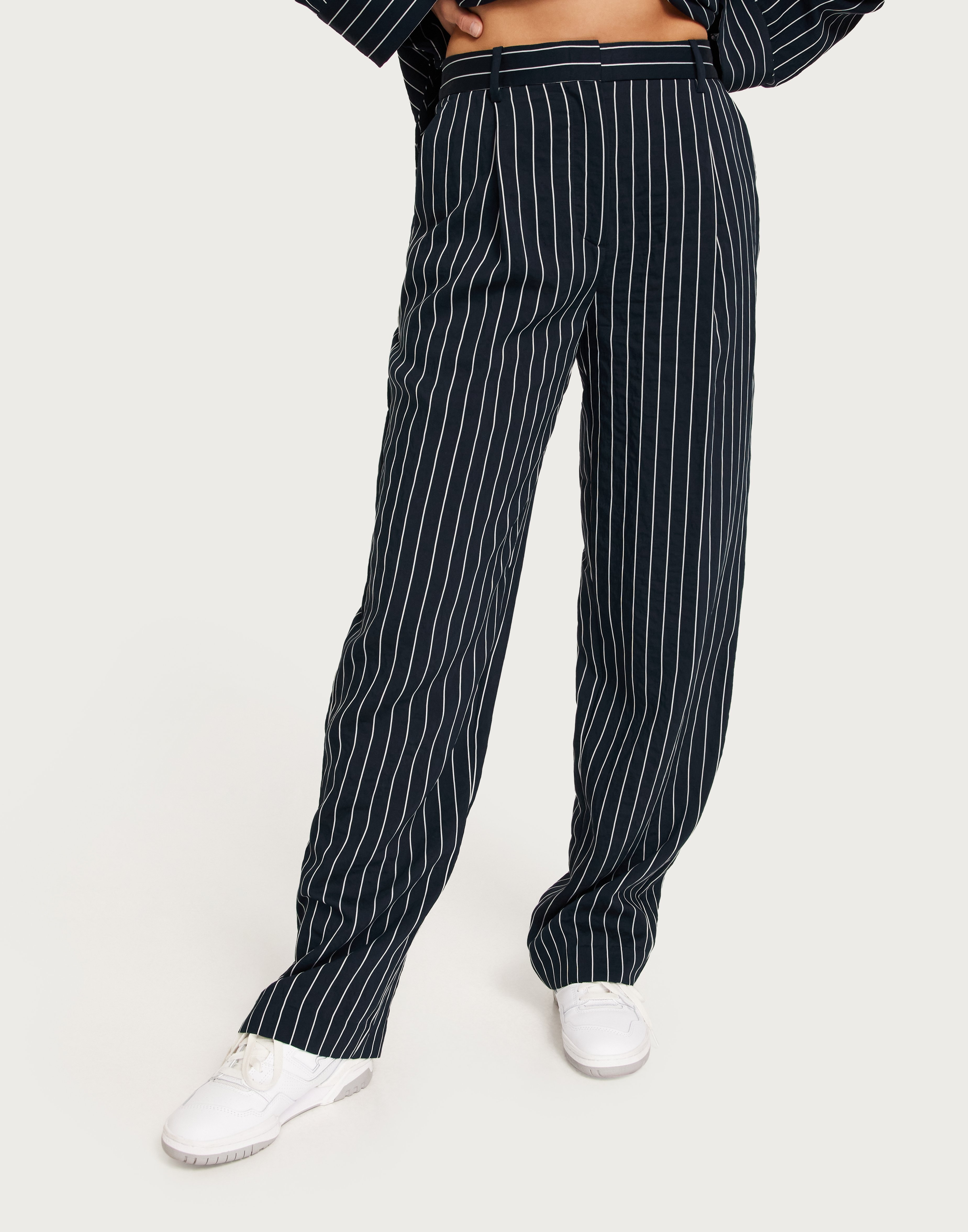 『SAMSOE SAMSOE』AGNETA TROUSERS パンツ Agneta Pants by Samsoe | Rent the Runway