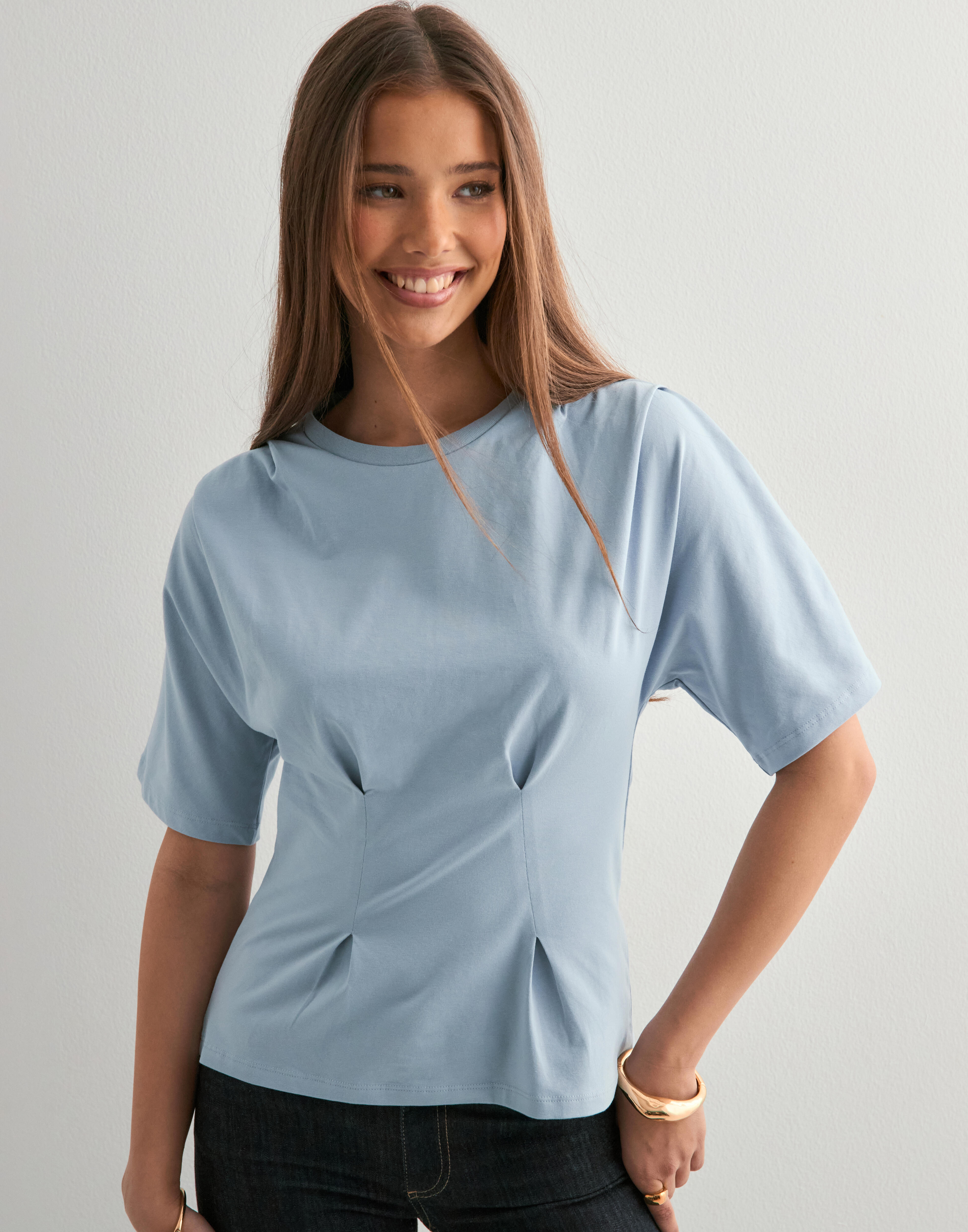 Waist focus tee