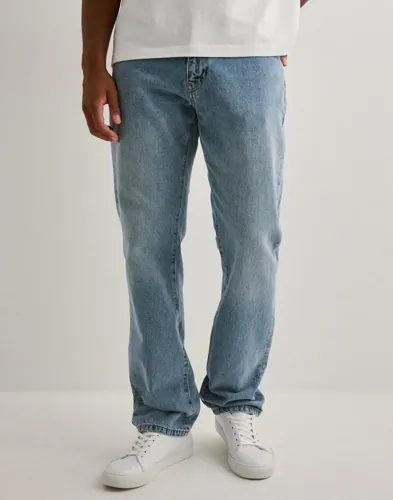 Blå Woodbird straight jeans i femficksmodell