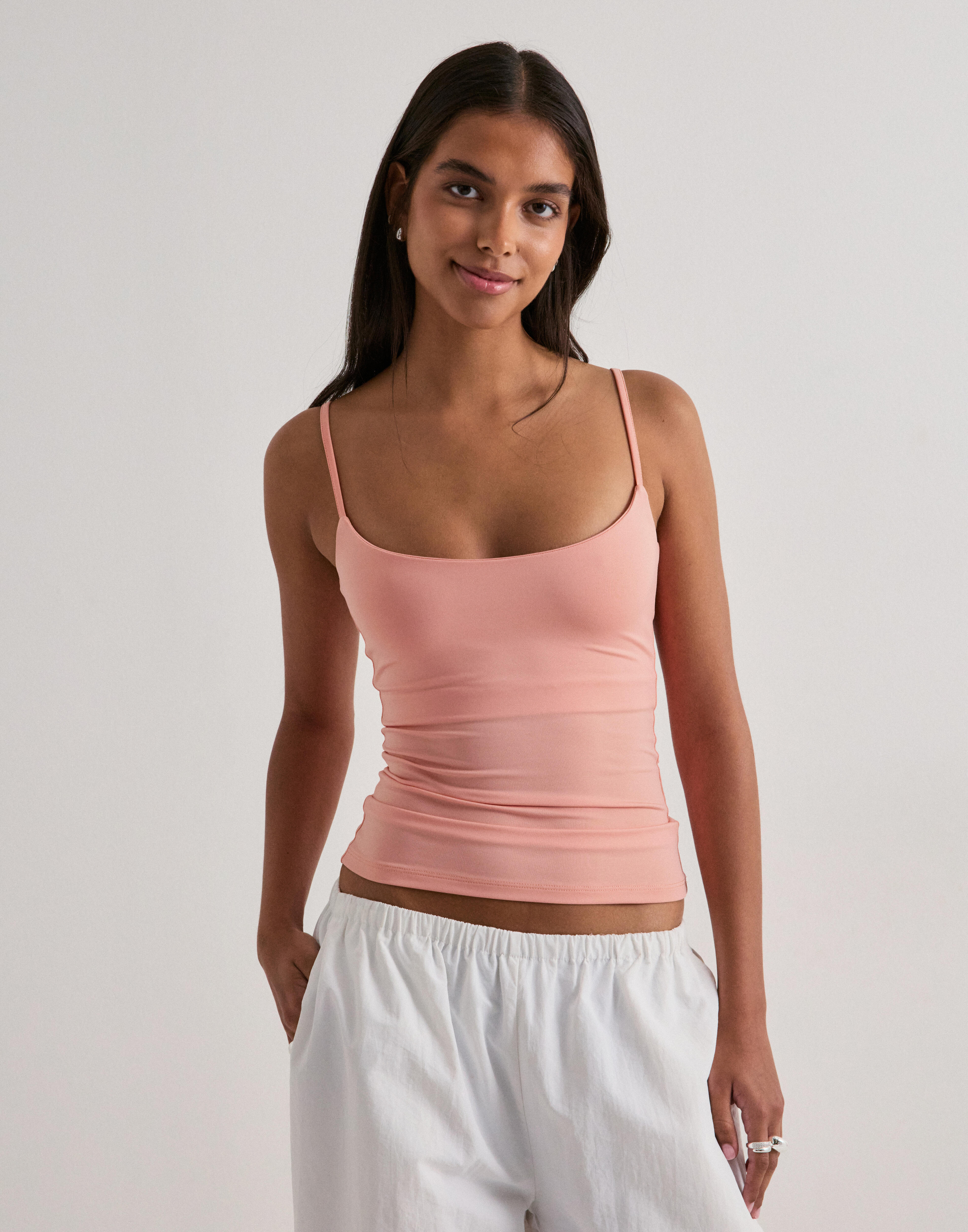 Tank tops for women - Must-have sleeveless styles | Nelly