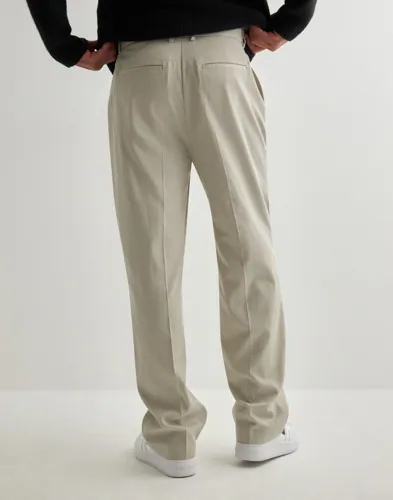 LES DEUX Randall Pleated Twill Suit Pants Kostymbyxor herr – bild 3