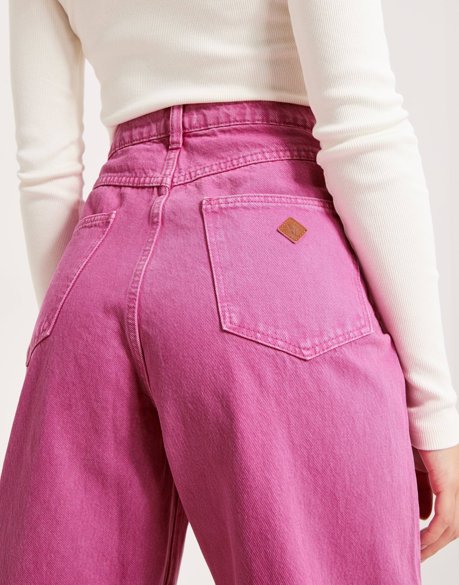 A SLOUCH JEANS SUPER PINK