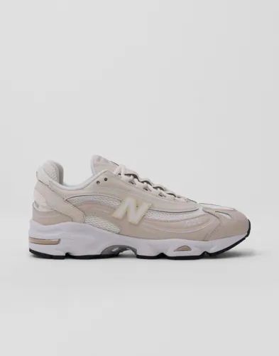 New Balance 1000 chunky sneakers i beige med logga på sidan
