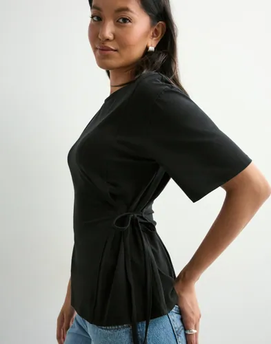 Nelly - Sort - Tie Waist Tee