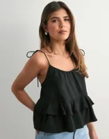 Volume Flounce Top
