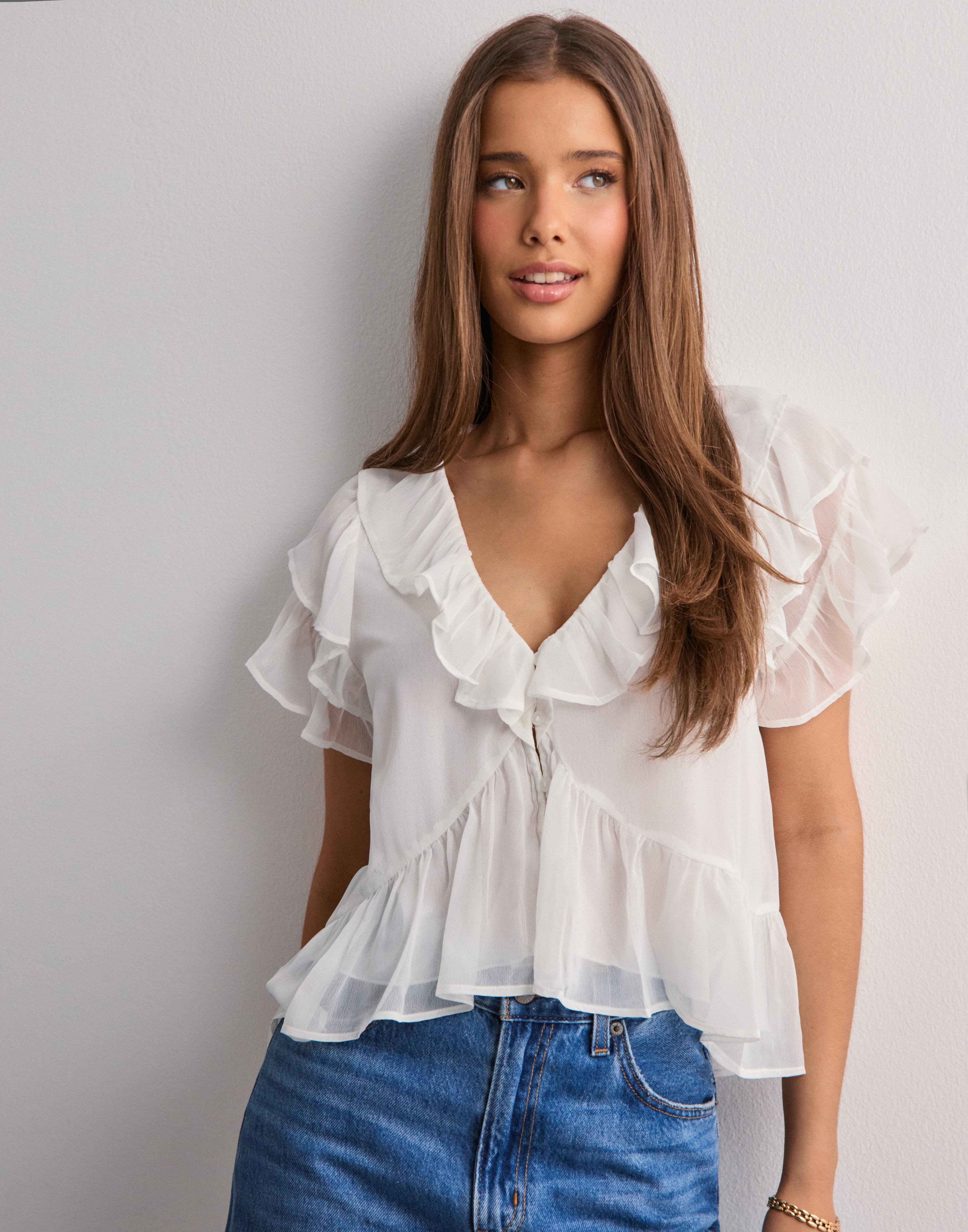 Dreamy flounce blouse