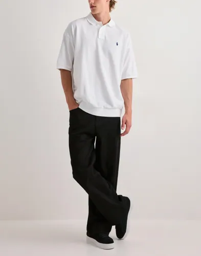 Vit kortärmad piké från Polo Ralph Lauren med knappar vid halsen