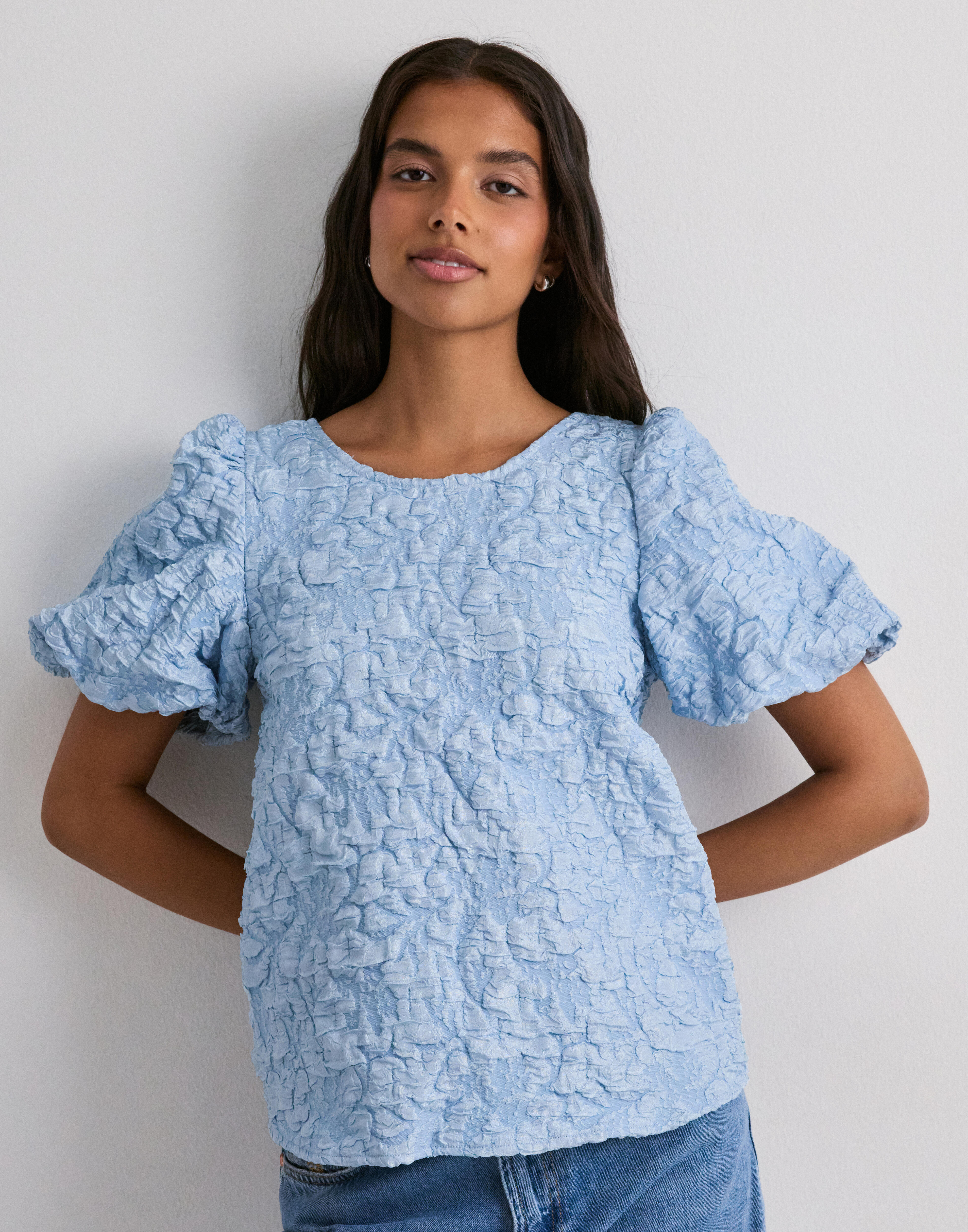 Buy Pieces PCGRETCHEN SS TOP WVN - Cashmere Blue | Nelly.com