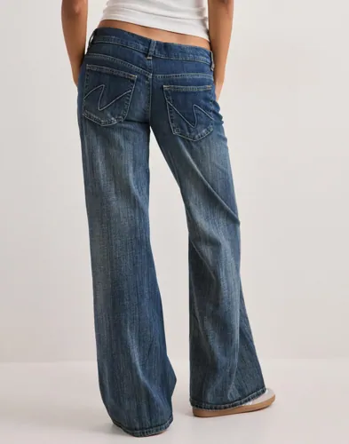 Nelly - Blå - Low Loose Flare Jeans