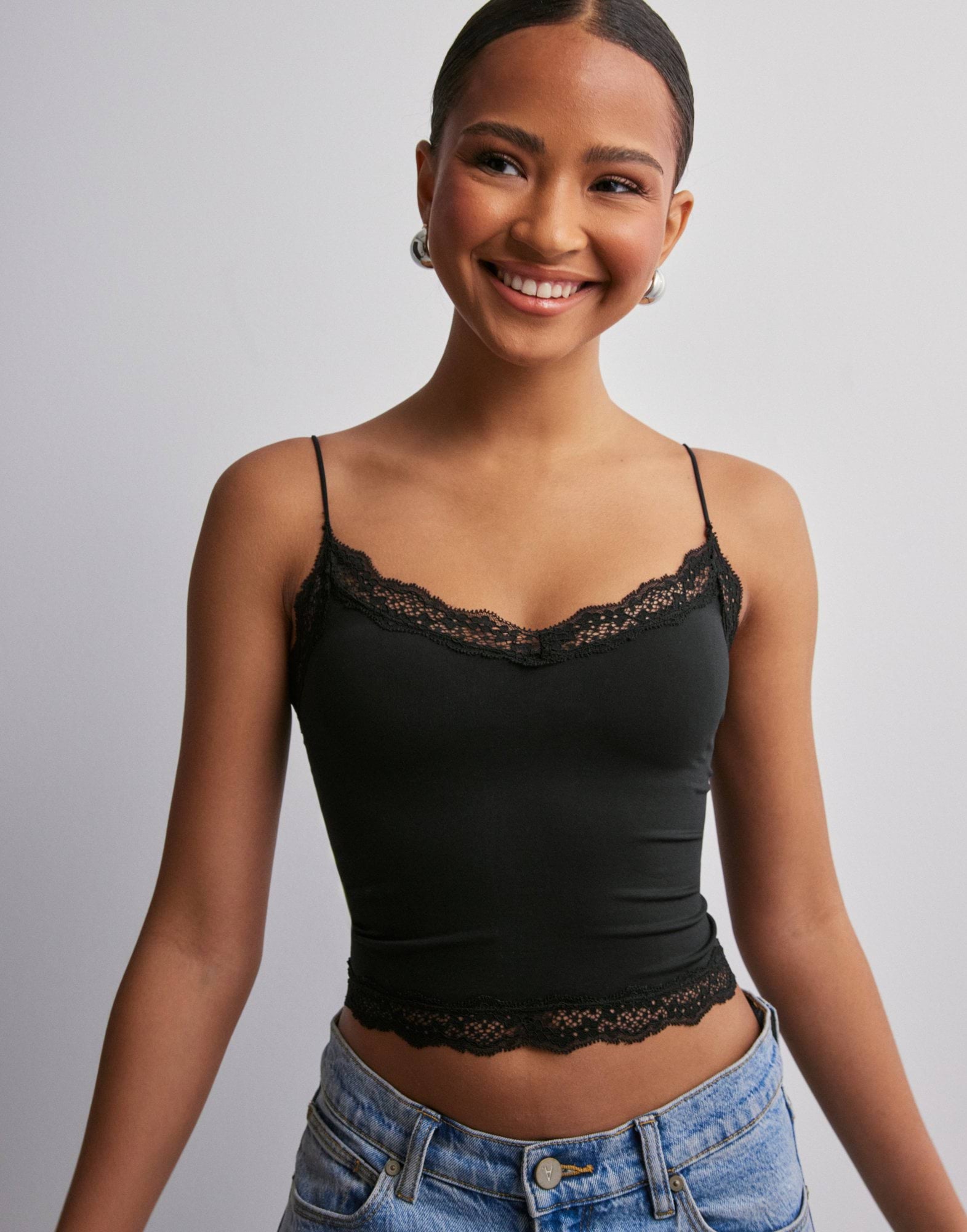 ONLVICKY LACE SEAMLESS CROPPED TOP