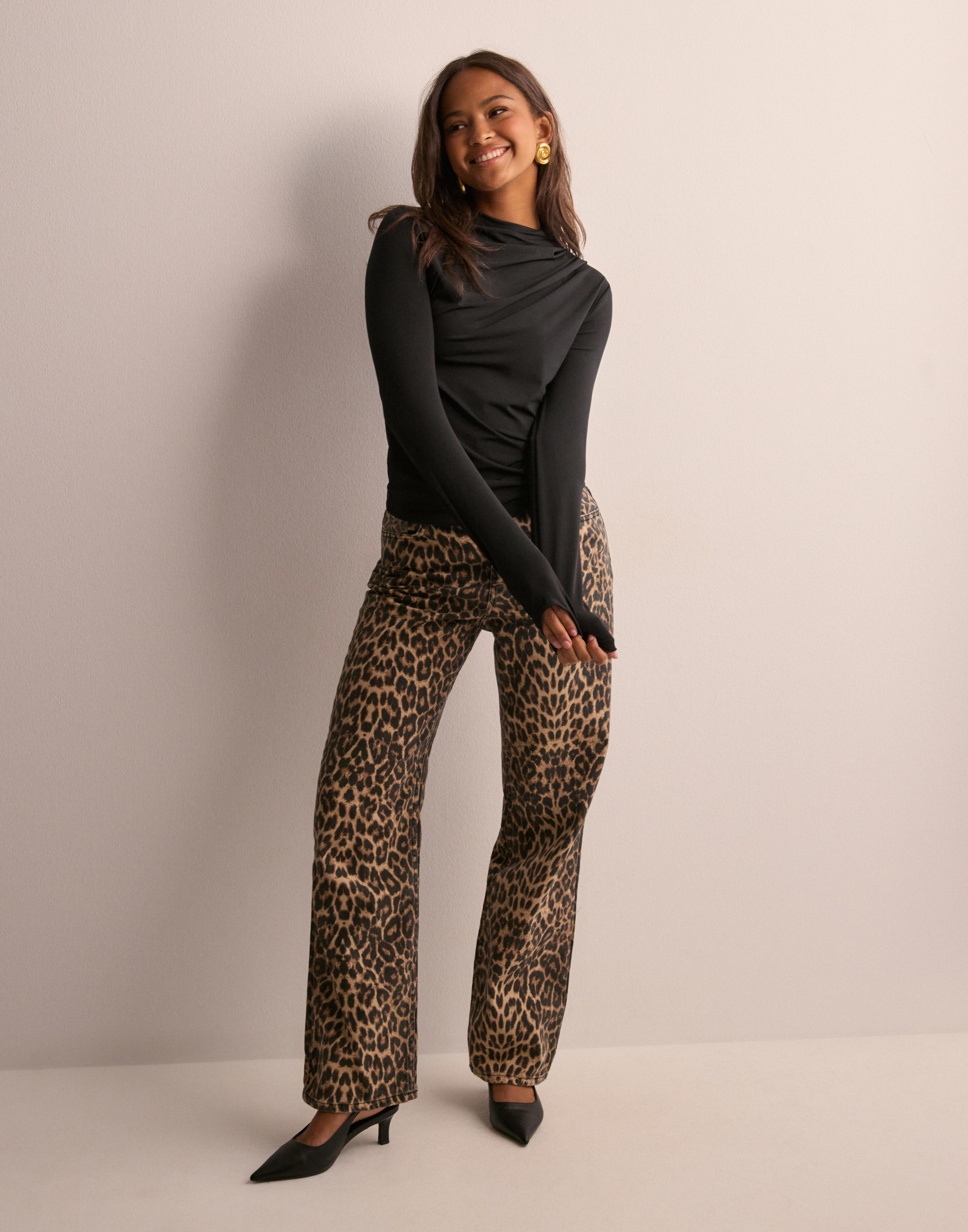 Buy Pieces PCMADISON LS DRAPED TOP NOOS BC - Black | Nelly.com