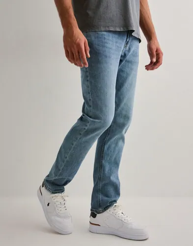 Blå straight jeans från Jack & Jones i regular fit med femficksdesign