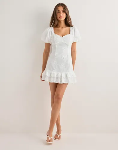 Nelly Cute Embroidered Dress korta klänningar dam – bild 3