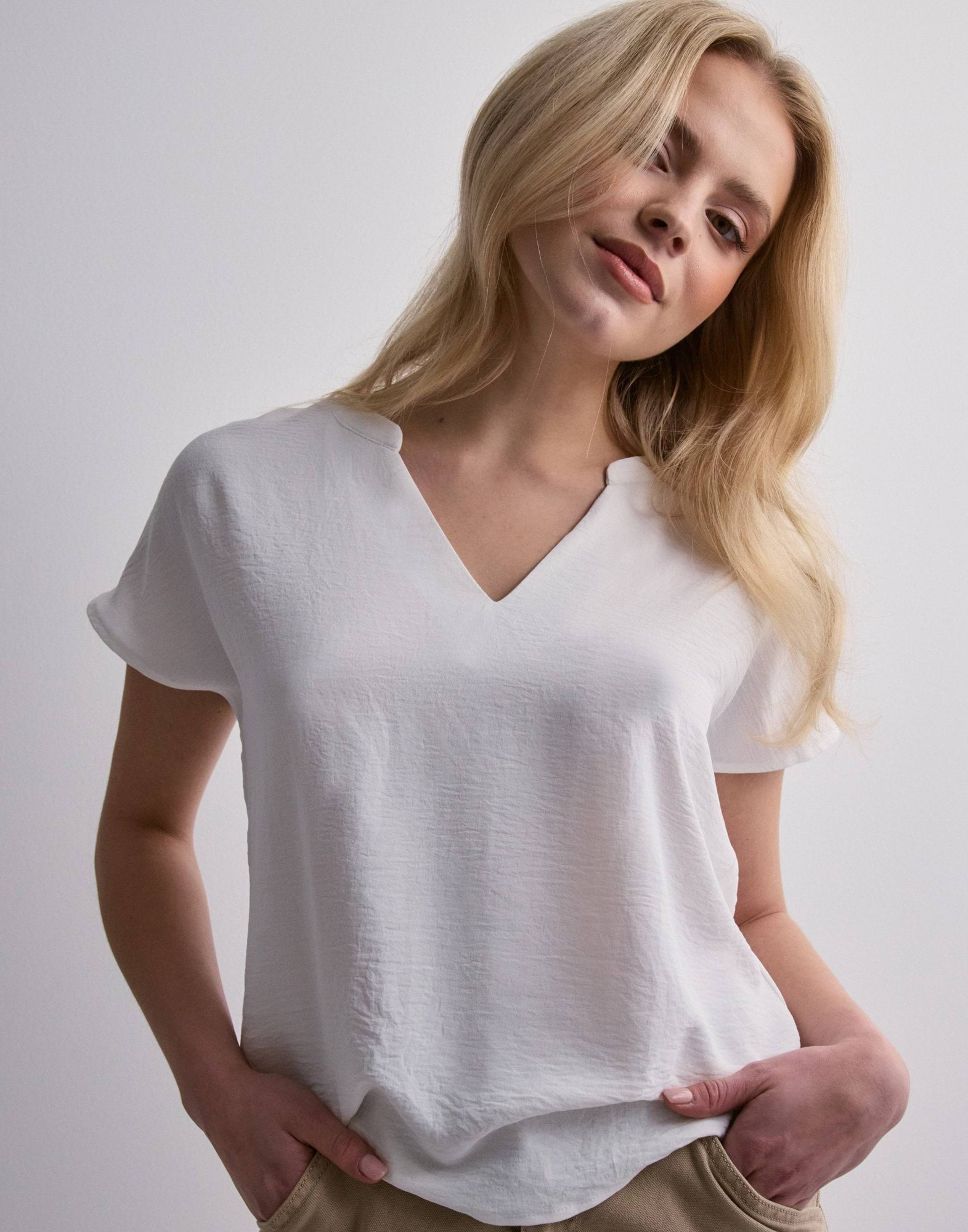 JDY Lima Life S/S Top Wvn Noos – Camicetta Da Donna Danese, Taglio Ampio, Scollo A V E Dettaglio Fiocco - 2
