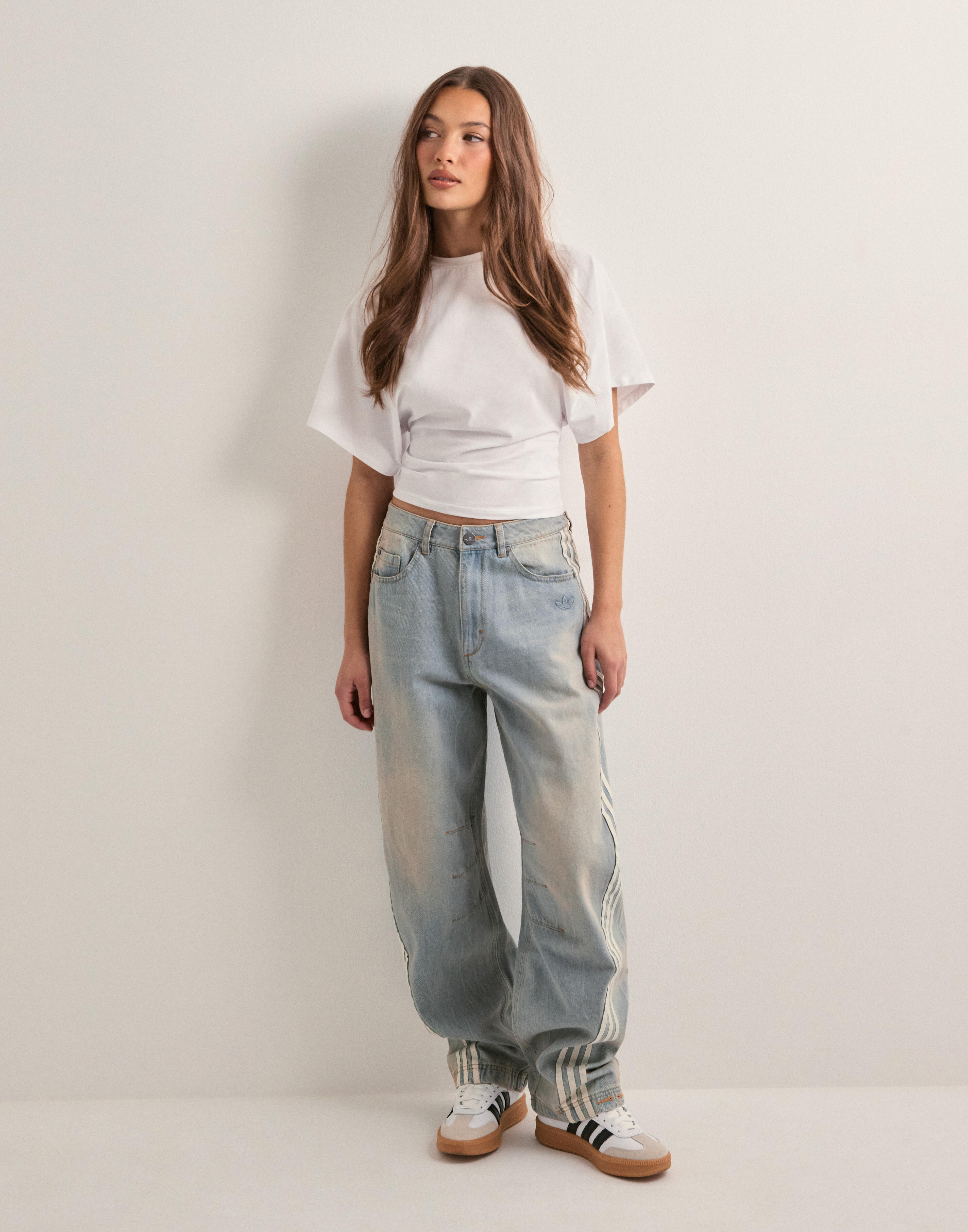 【ADIDAS】 Originals Premium Essential Denim Balloon Pants adidas Premium Essentials Denim Balloon Pants - Multicolor