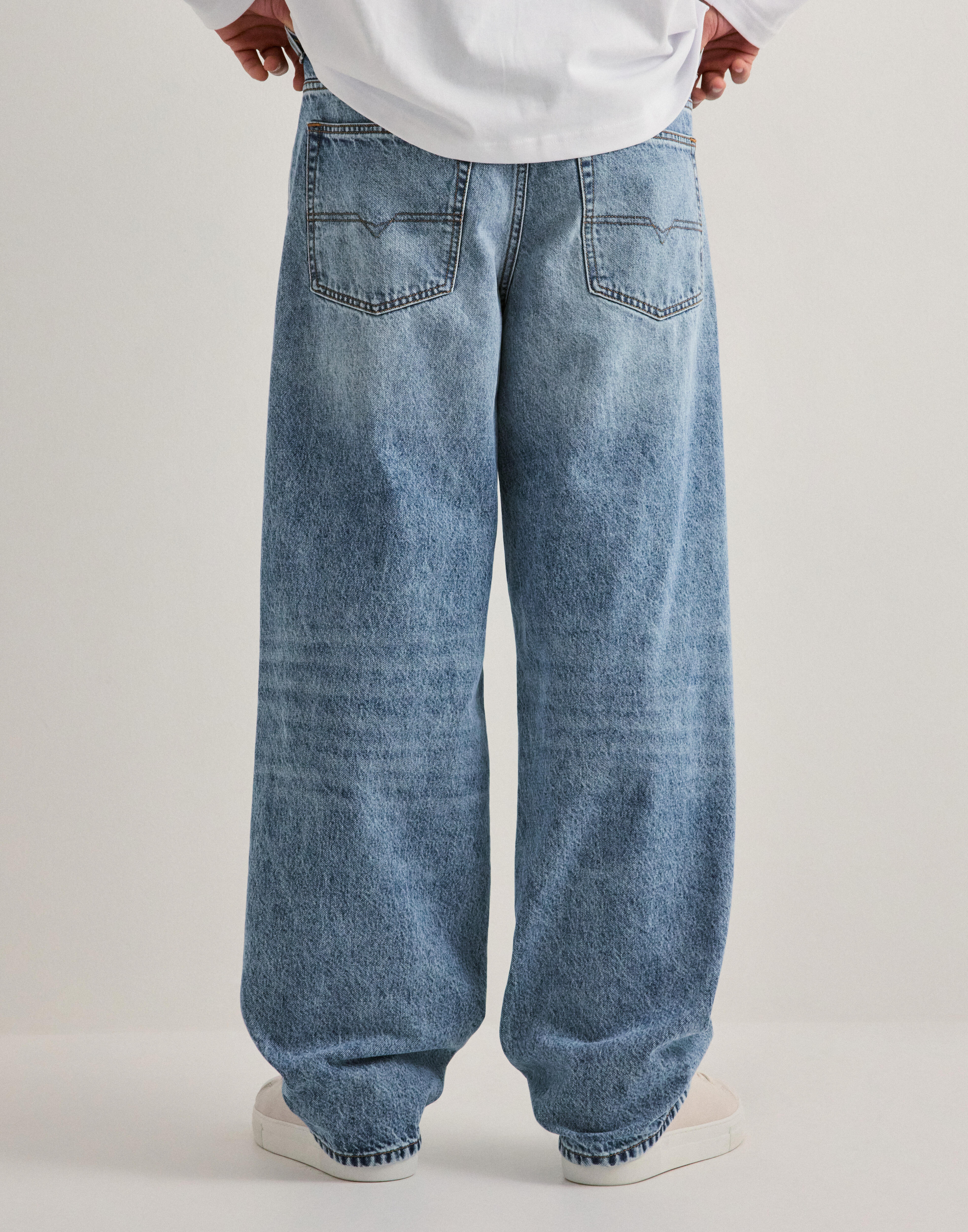 キ*ャ様 DIESEL RELAXED 2001 D-MACRO L.30 Men's Relaxed Jeans | Low