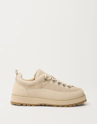 MONO Tag Cap Low känga i beige med lågt skaft och snörning