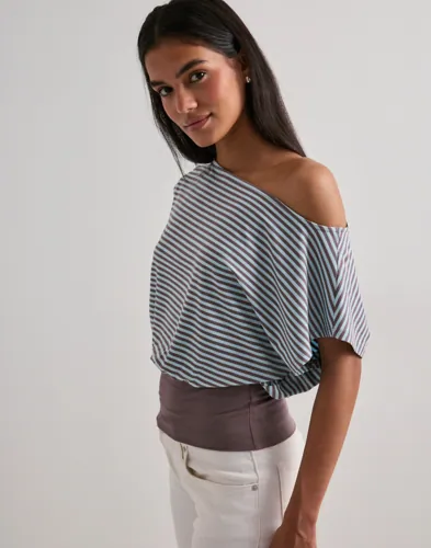 Nelly - Ternet/Stribet - Soft Stripe Waist Top