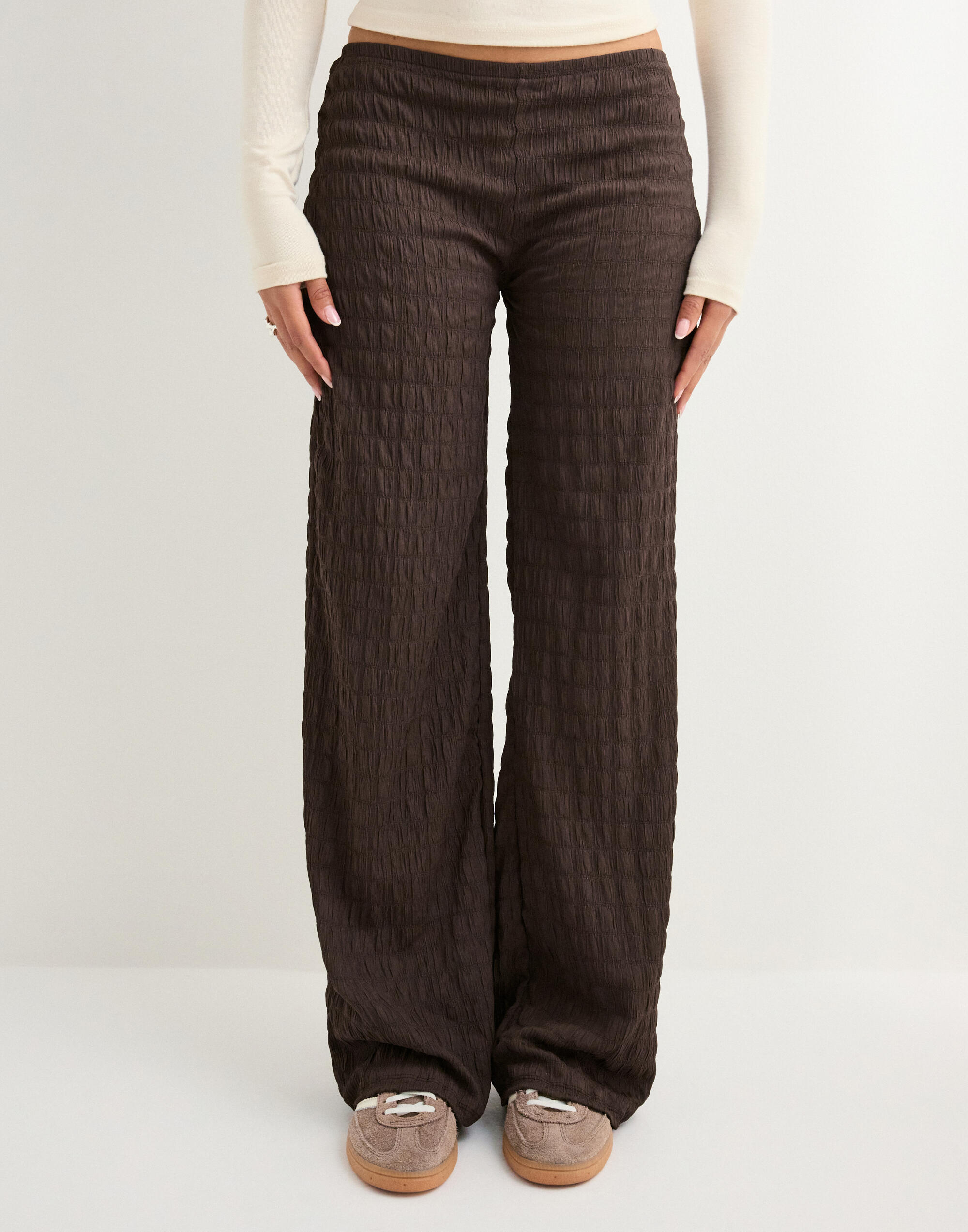 Buy Nelly Stunning Low Waist Structure Pants - Brown | Nelly.com