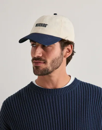 Beige Woodbird Core Twill keps med broderad logga framtill