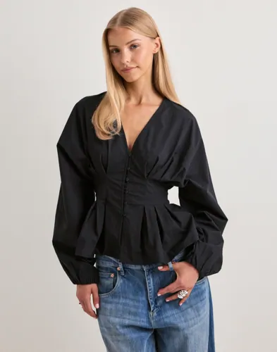 Nelly - Svart - My Favorite Pleat Blouse