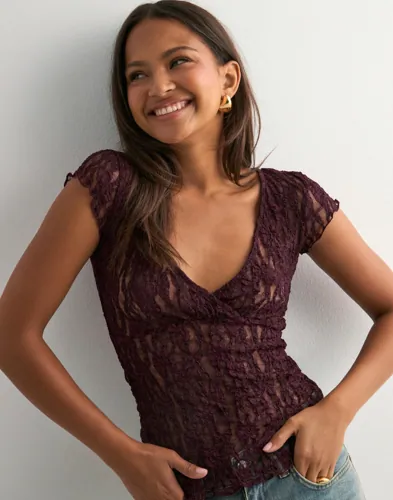 Nelly - Rød - Lace Wrap Tee