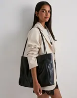 Pieces - Svart - Pcannie Patent Daily Bag D2D Fsy