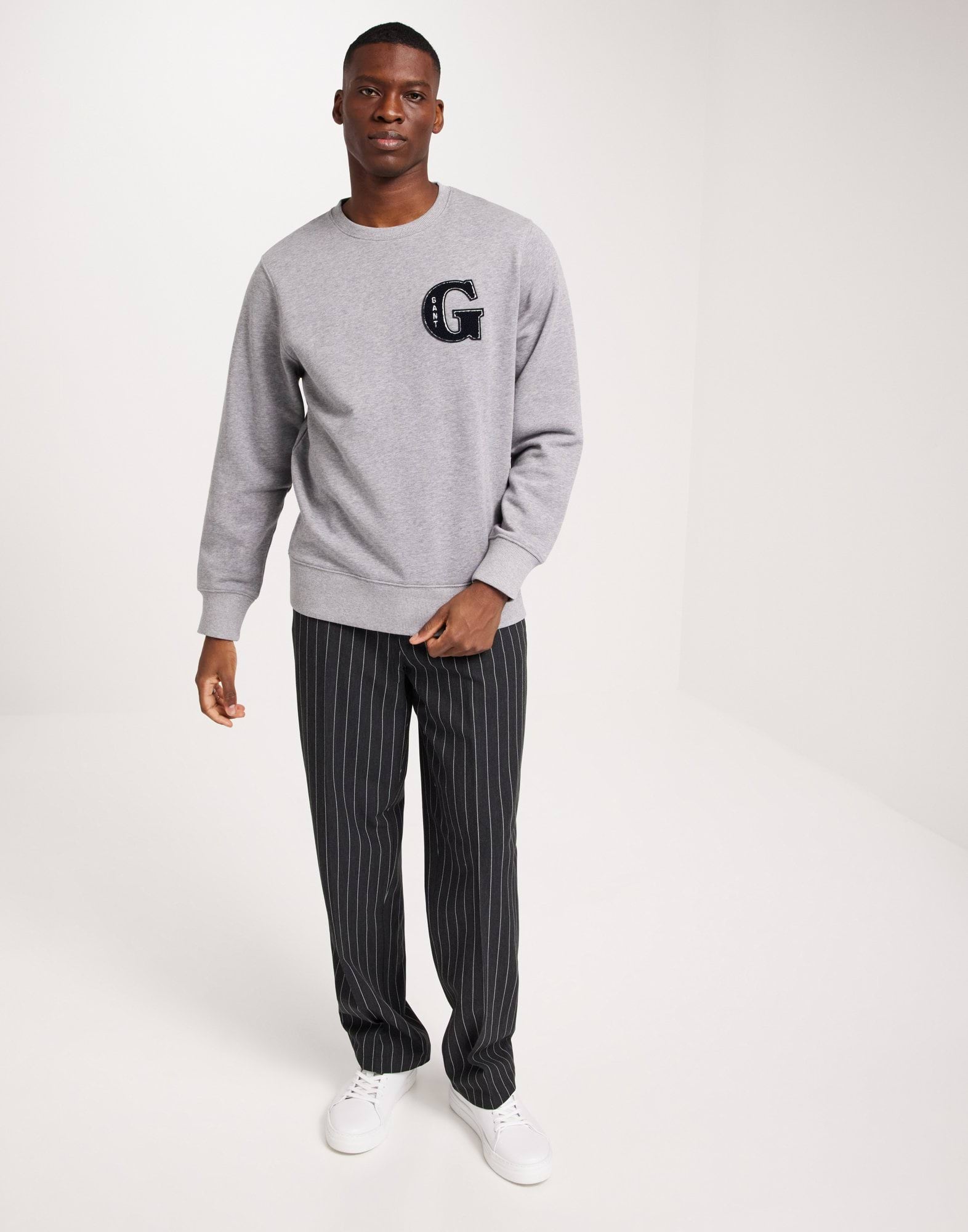 G GRAPHIC C-NECK