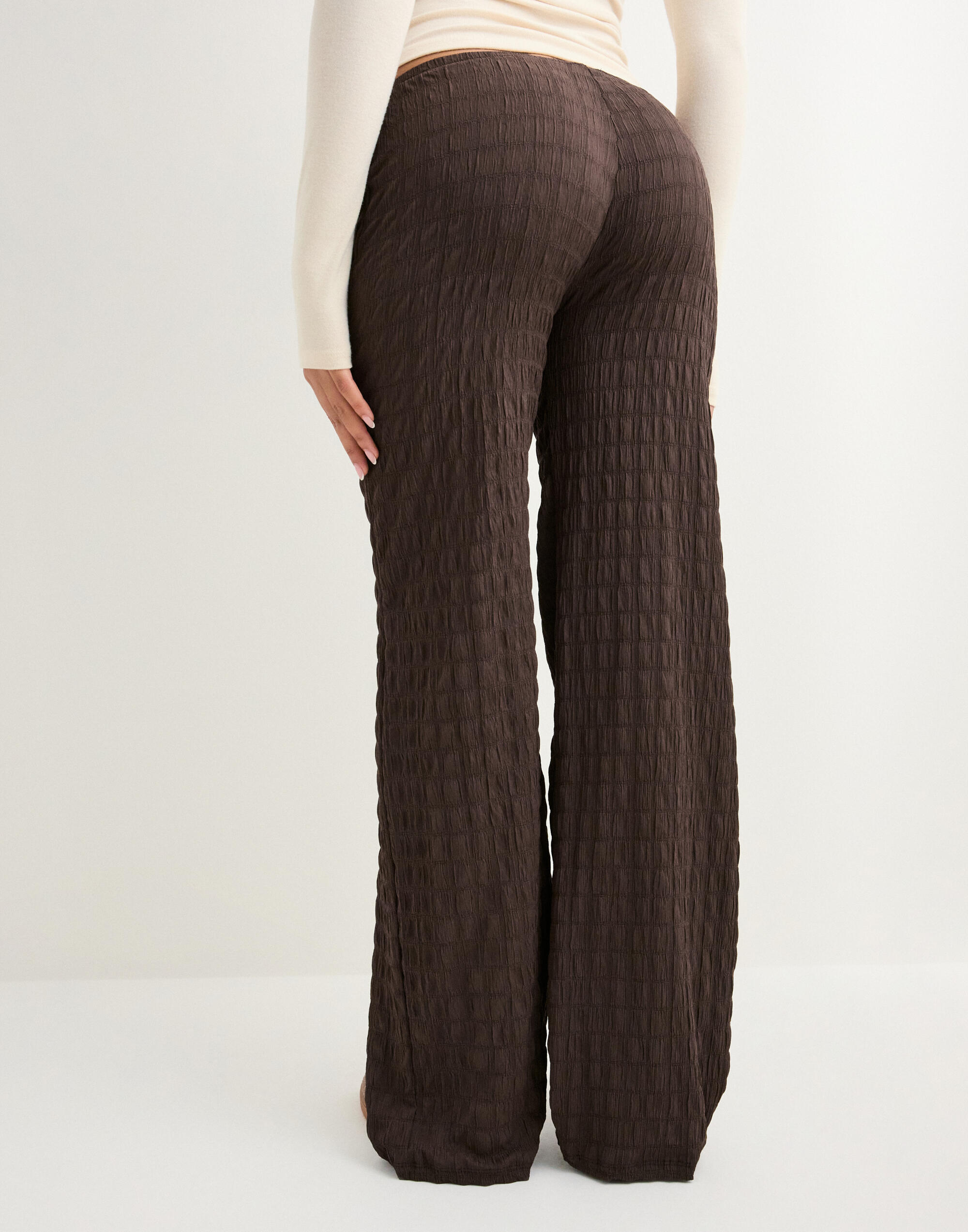 Buy Nelly Stunning Low Waist Structure Pants - Brown | Nelly.com