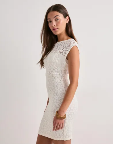 Nelly Wonderful Lace Dress korta klänningar dam – bild 2