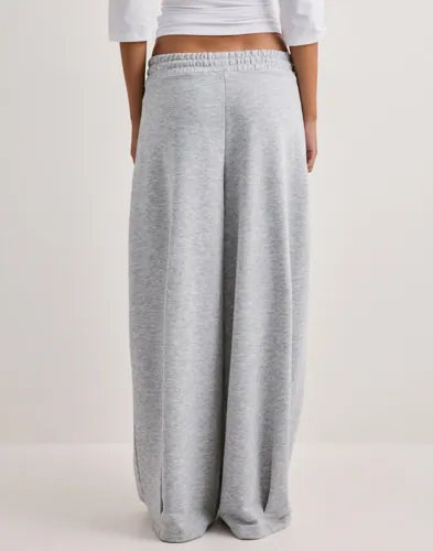 Nelly Pleated Joggers mjukisbyxor dam – bild 3
