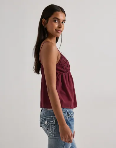 Nelly Embroidered Strap Top toppar dam – bild 2