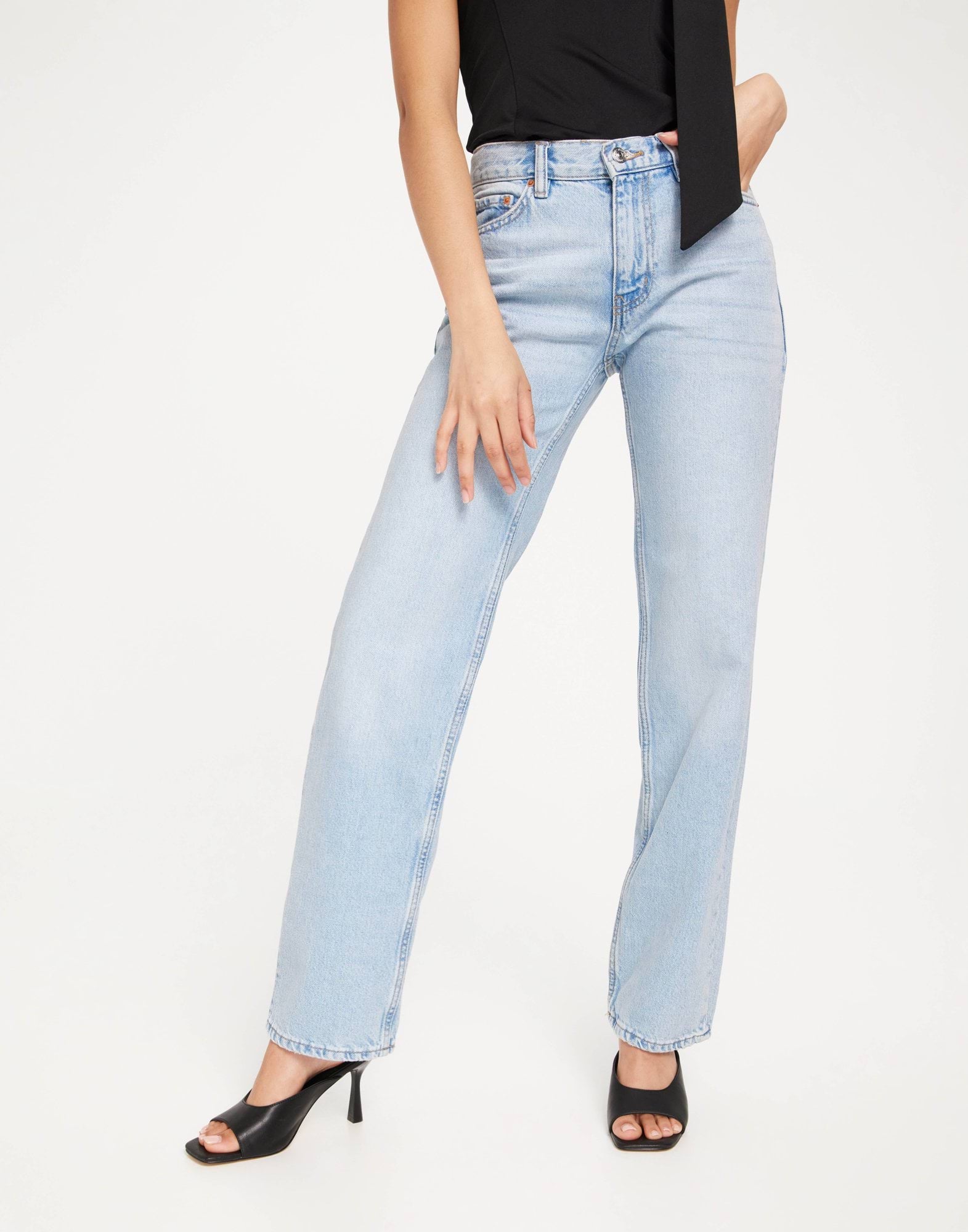 Low straight jeans