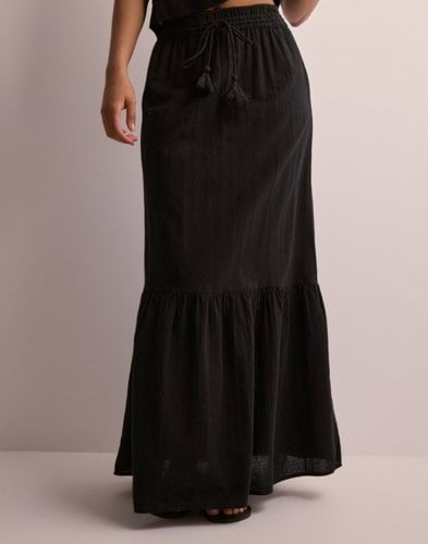 Vero Hw Flounce Skirt Black main image 0