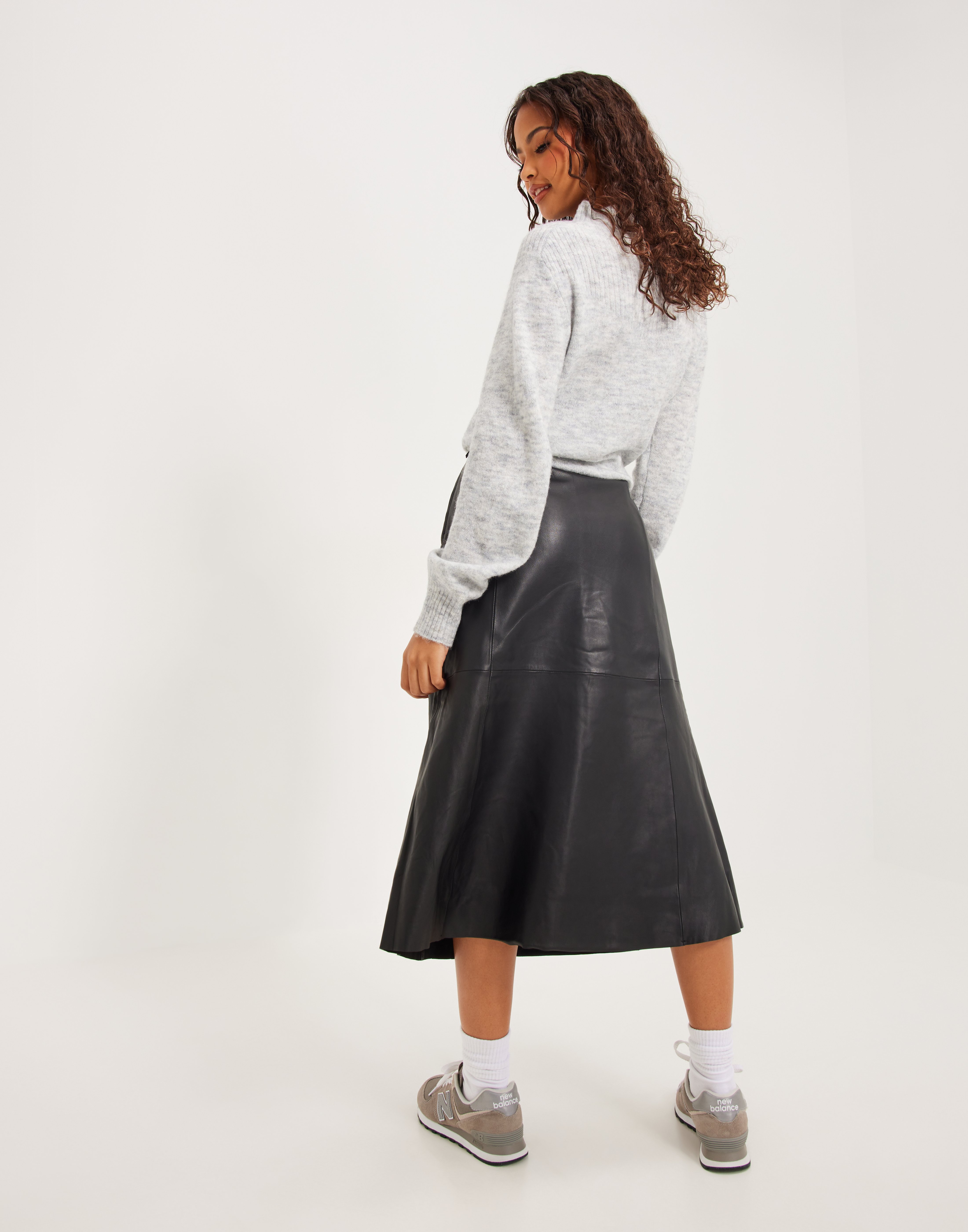 Köp Selected Femme SLFERLE HW LEATHER MIDI SKIRT W - Black | Nelly.com