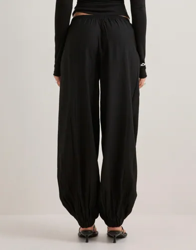 Nelly Soft Puff Pants mjukisbyxor dam – bild 3